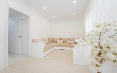 Living room of Single-family semi-detached for sale in Viladecans  with Air Conditioner, Terrace and Swimming Pool