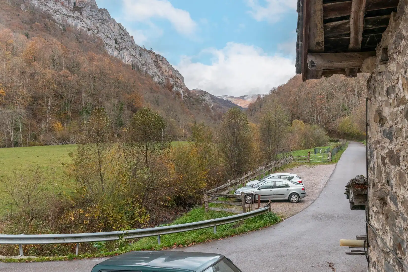 Parking de Casa o chalet en venta en Caso con Calefacción, Jardín privado y Terraza