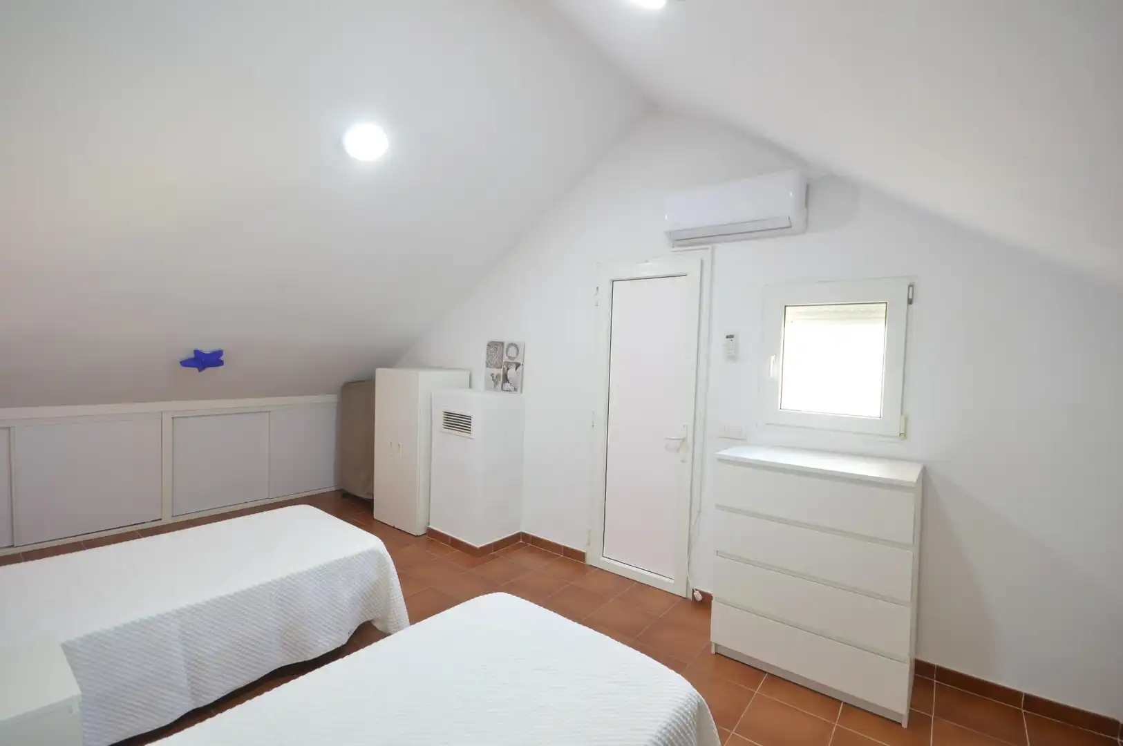 Habitación de Casa adosada en venta en El Puerto de Santa María con Aire acondicionado, Calefacción y Jardín privado