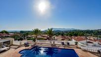 Vista exterior de Casa o xalet en venda en L'Alfàs del Pi amb Aire condicionat i Piscina