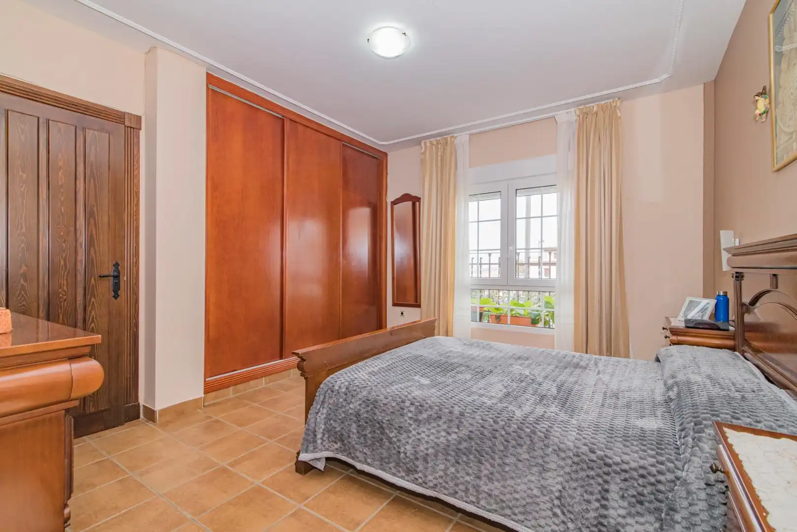 Dormitori de Casa o xalet en venda en La Zubia amb Calefacció, Jardí privat i Terrassa
