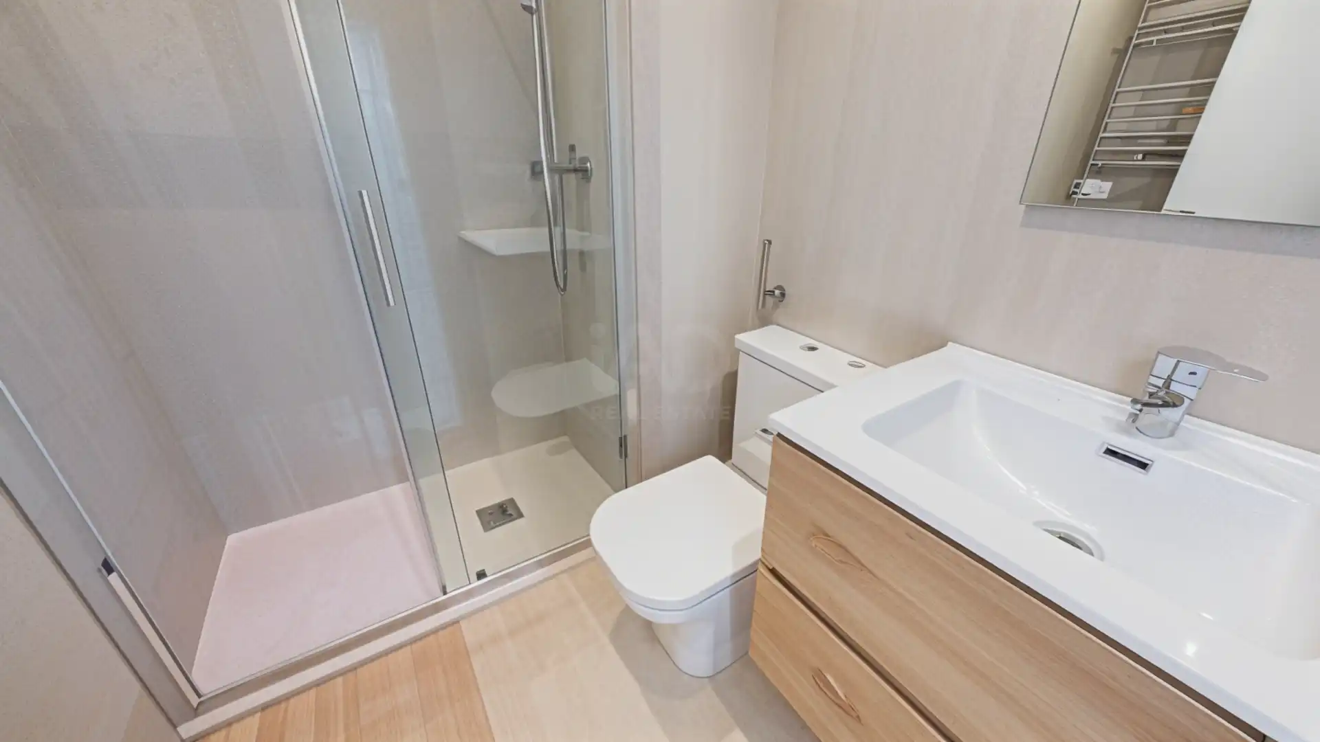 Baño de Piso en venta en Barcelona con Aire acondicionado