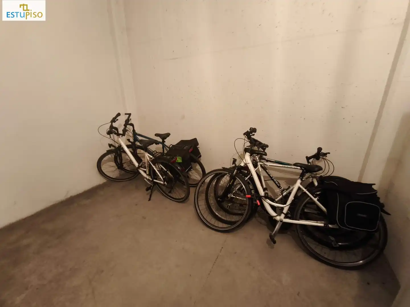 Parking de Piso en venta en Vitoria - Gasteiz con Calefacción, Jardín privado y Terraza