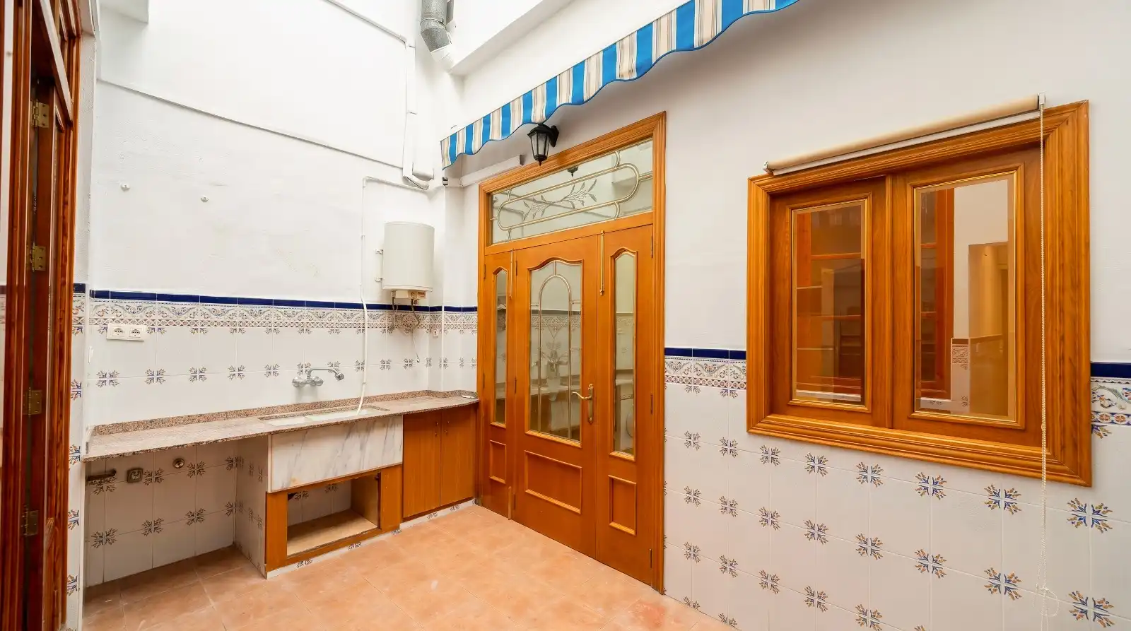 Cuina de Finca rústica en venda en Carlet amb Jardí privat