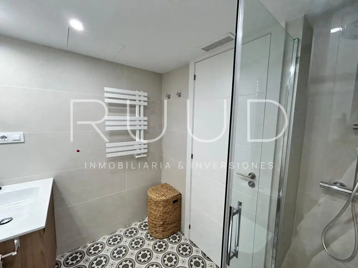 Baño de Piso de alquiler en Barcelona con Aire acondicionado, Calefacción y Parquet