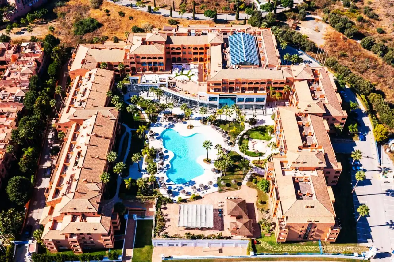 Vista exterior de Pis en venda en Benahavís amb Moblat i Piscina comunitària