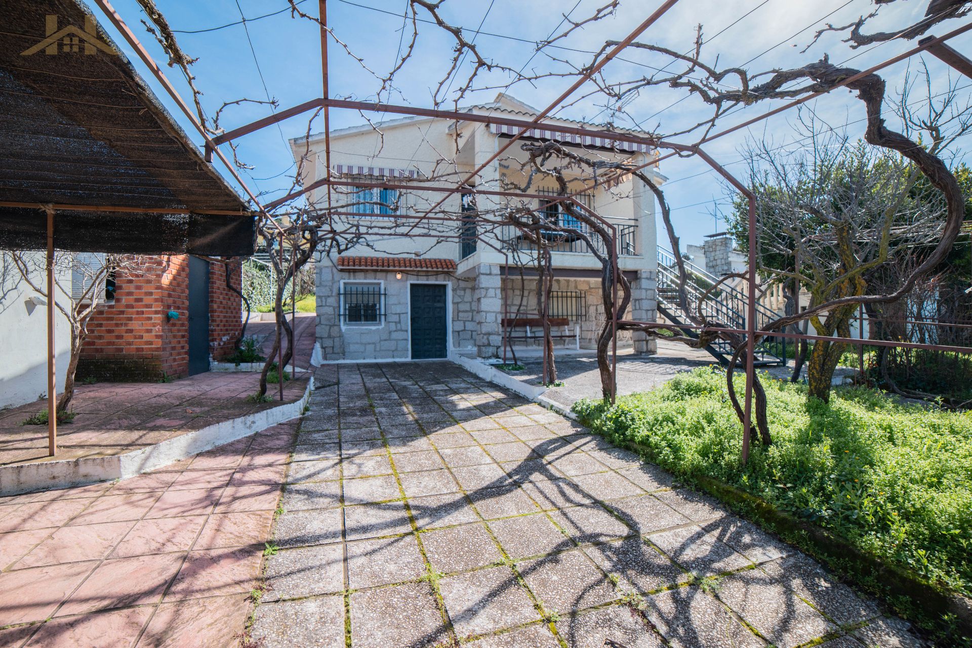 Vista exterior de Casa o xalet en venda en Santa Cruz del Retamar amb Aire condicionat, Calefacció i Jardí privat