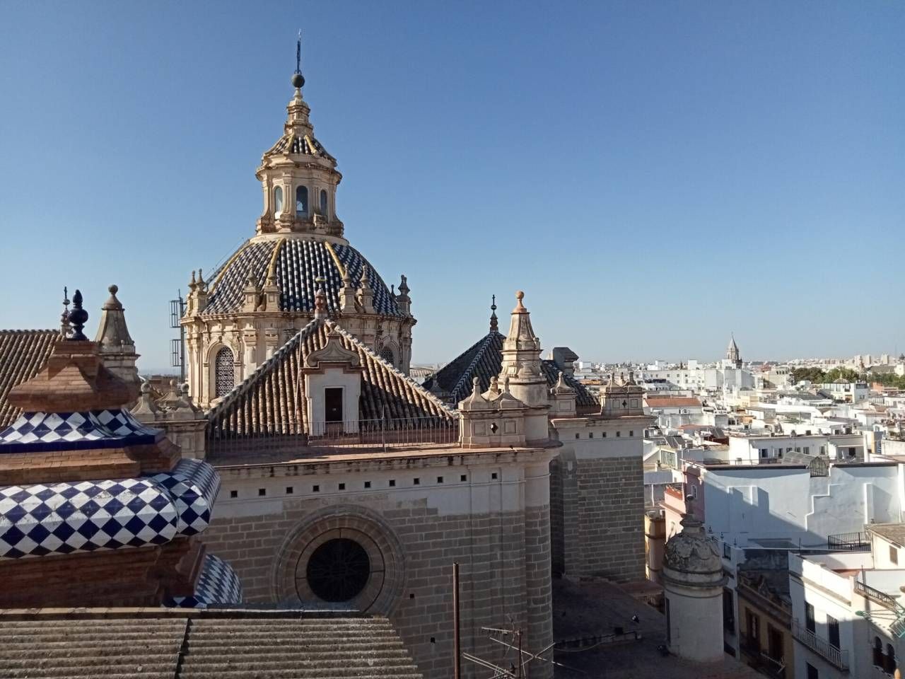 Vista exterior de Pis de lloguer en  Sevilla Capital amb Aire condicionat, Calefacció i Moblat