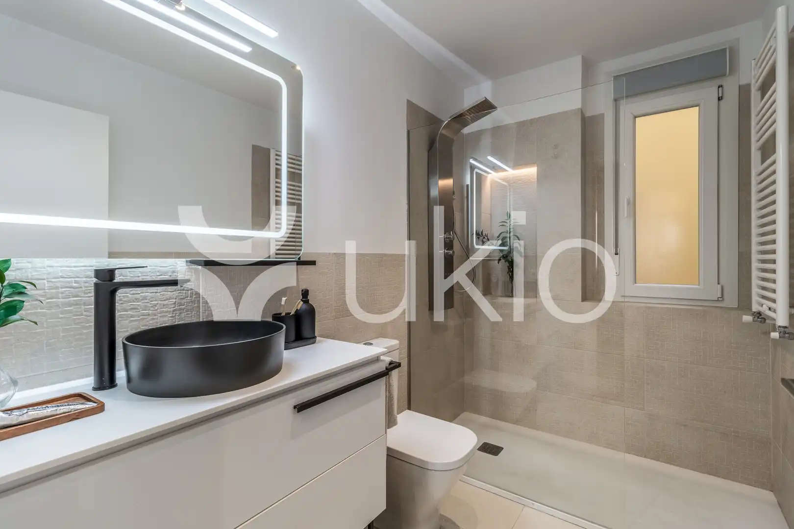 Bathroom of Flat for rent in Madrid  with Air Conditioner, Heating and Furnished