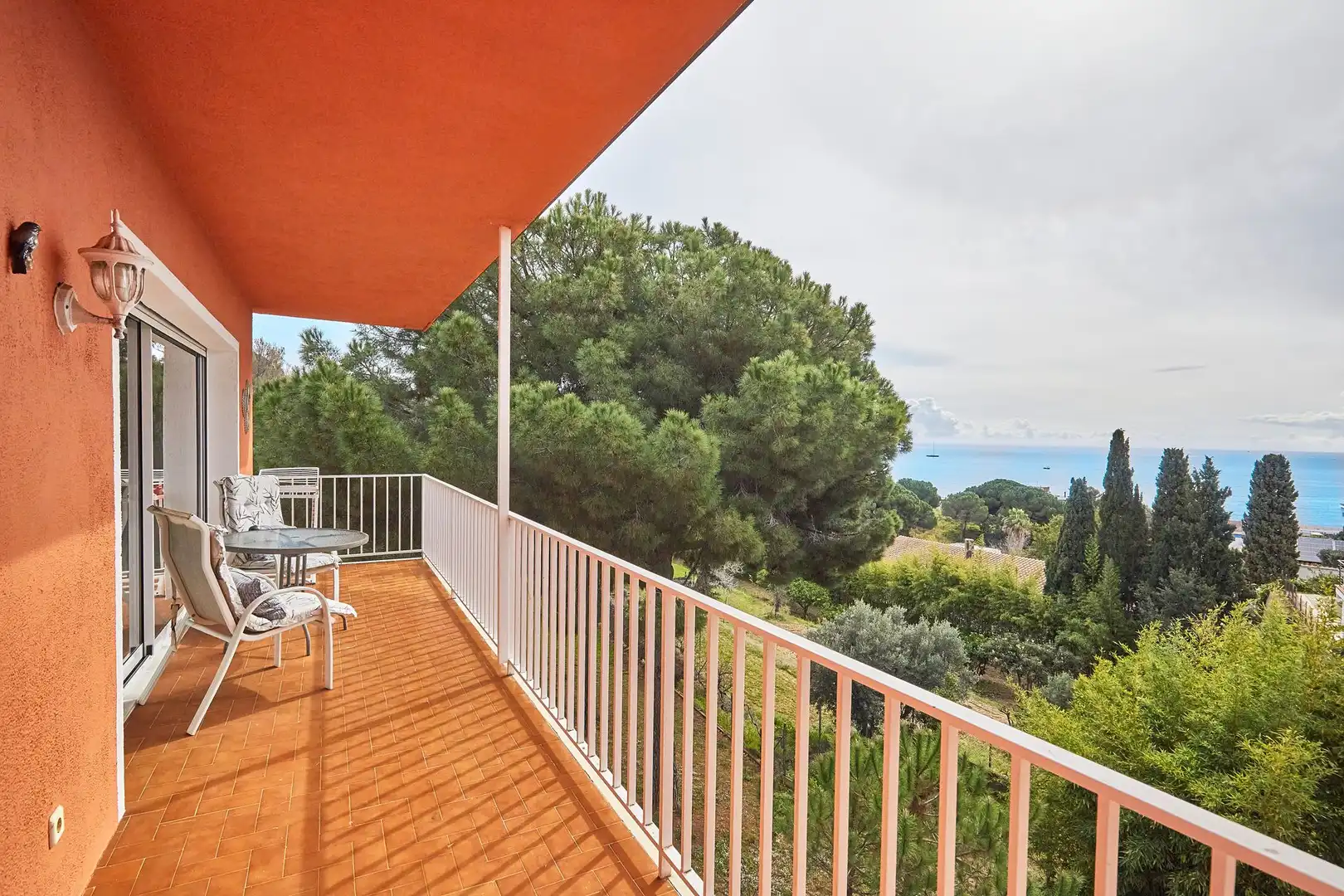 Casa amb terrassa en venda a Carrer dels Llimoners