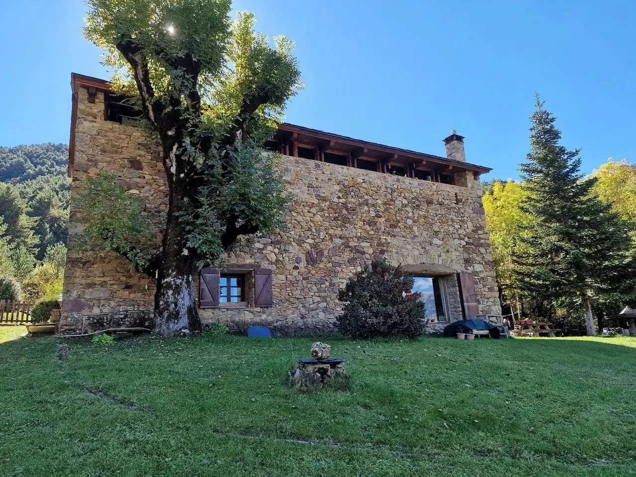 Vista exterior de Casa o xalet en venda en Benasque amb Calefacció, Jardí privat i Parquet