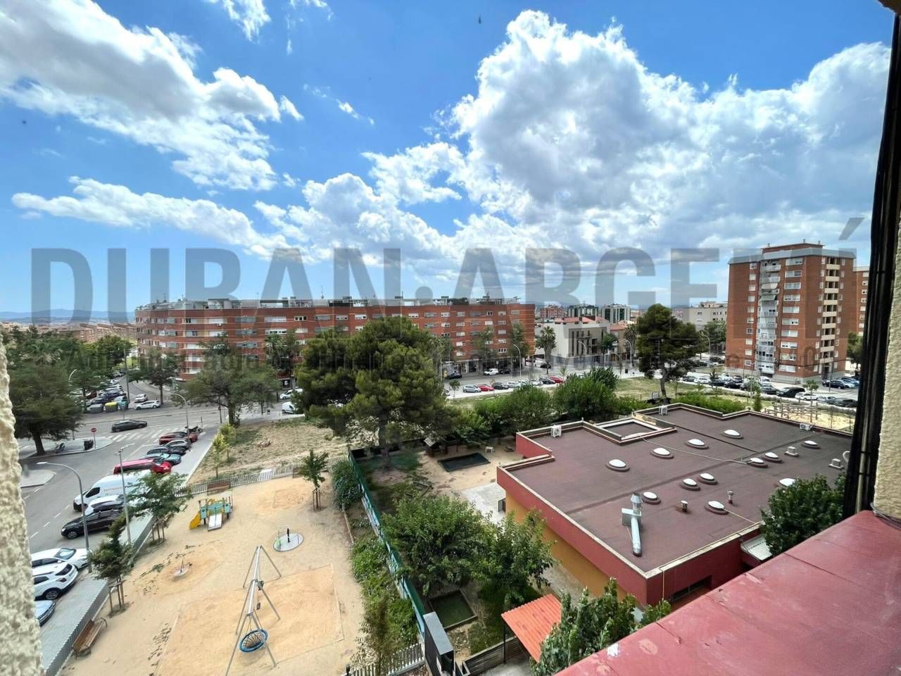 Vista exterior de Piso en venta en Terrassa con Terraza