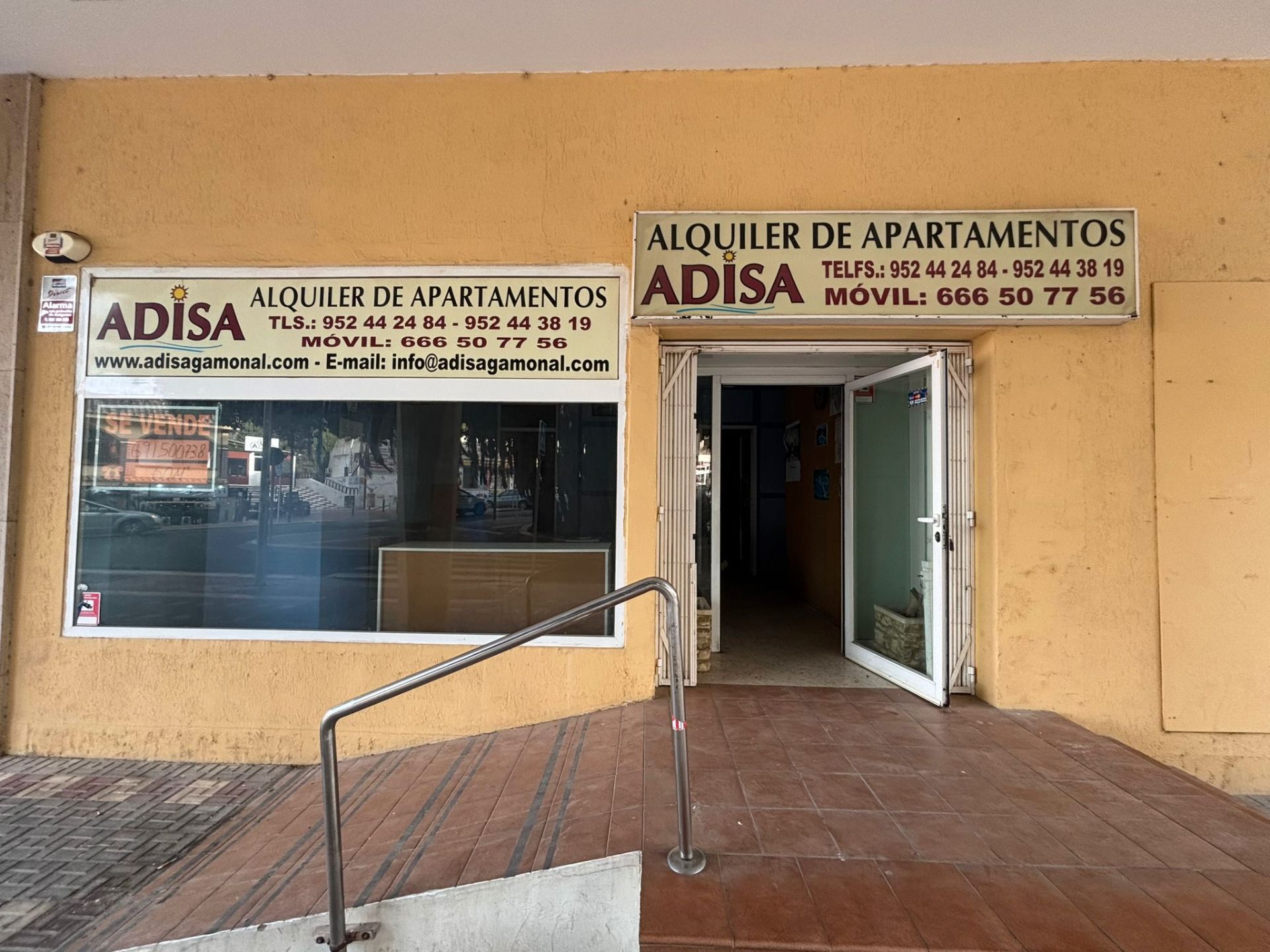 Premises for sale in Benalmádena  with Air Conditioner