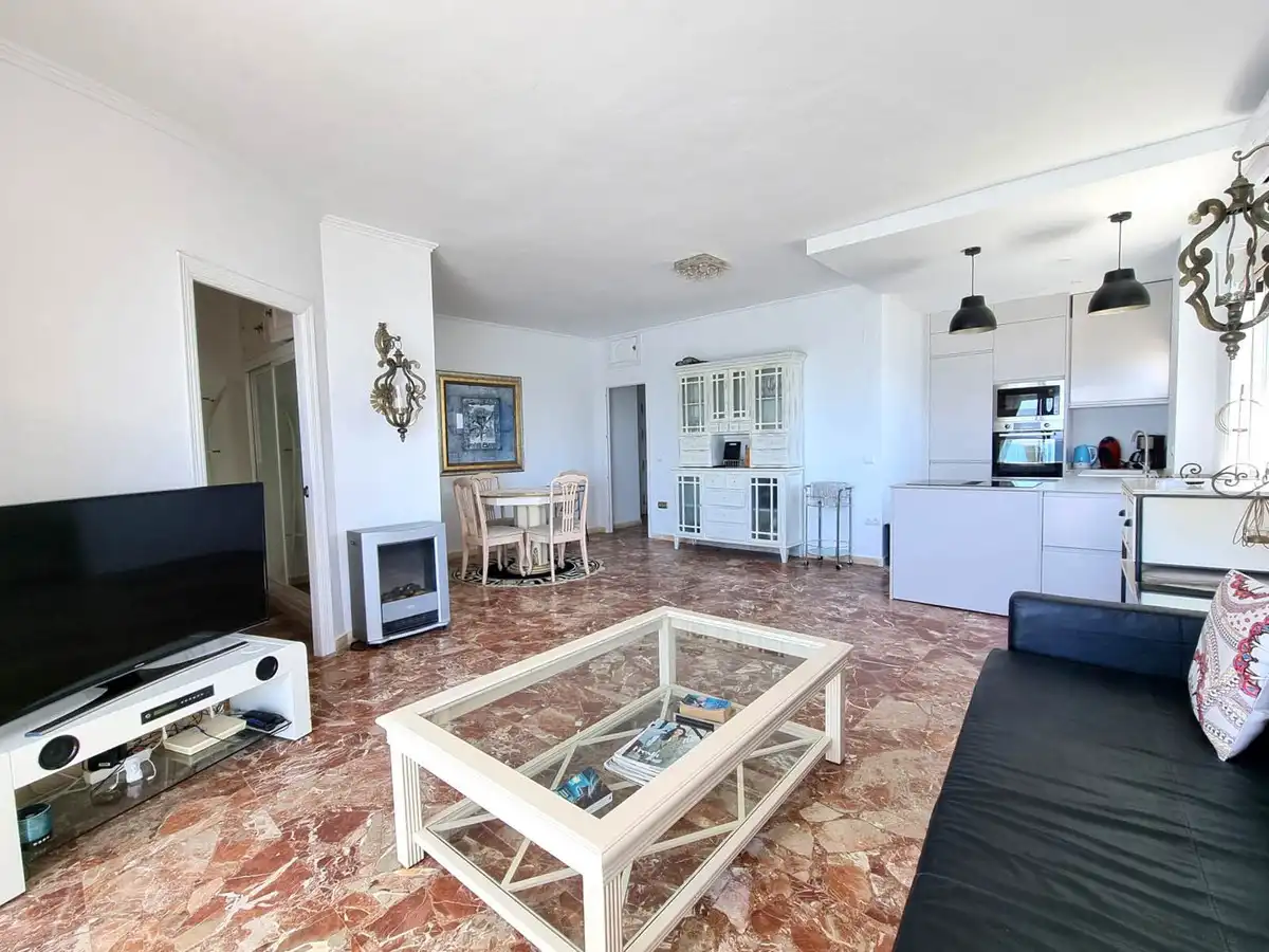 Apartamento con piscina en venta en Calahonda, imagen 8