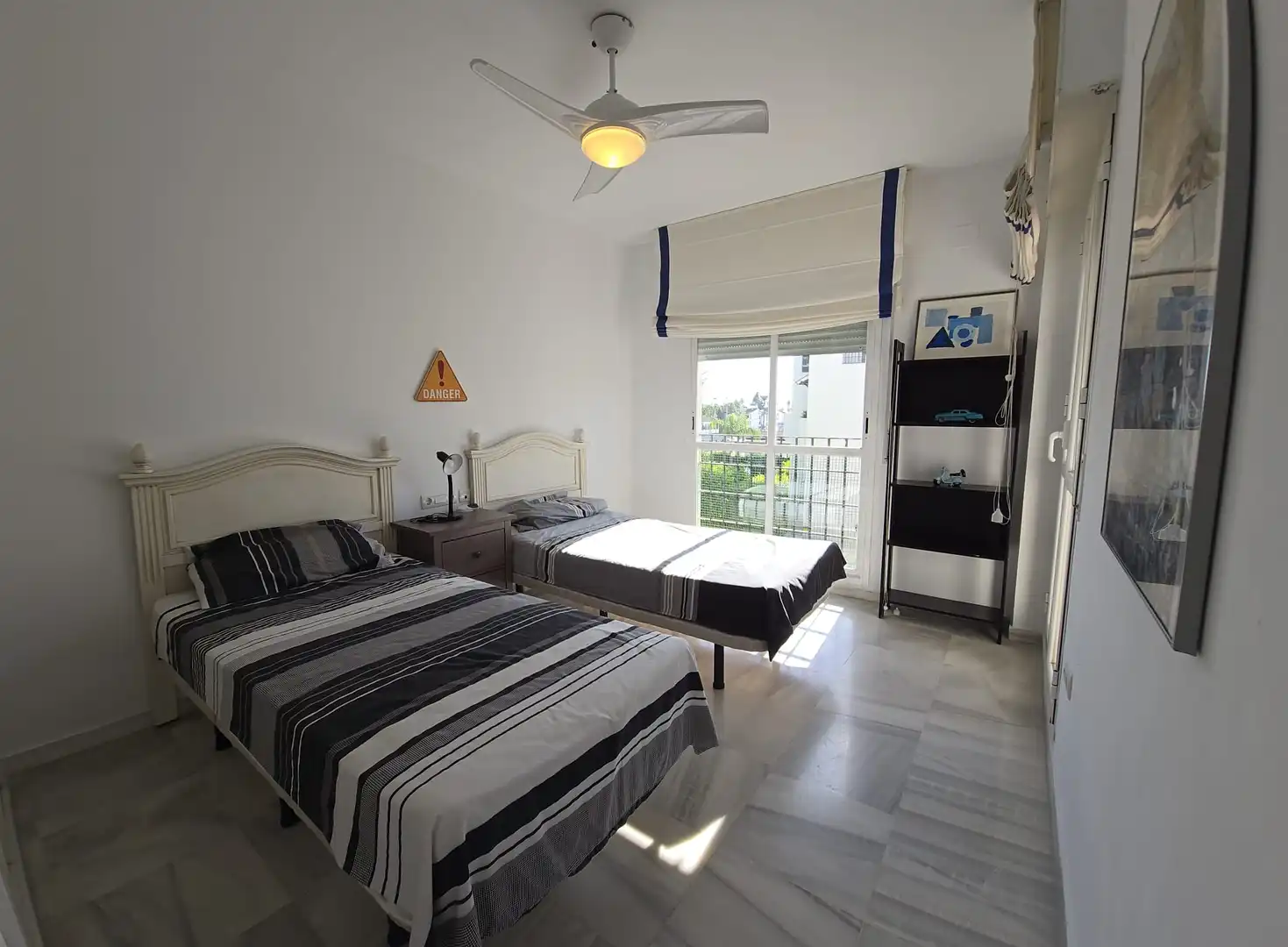Schlafzimmer von Dachboden zur Miete in Marbella mit Klimaanlage, Terrasse und Möbliert