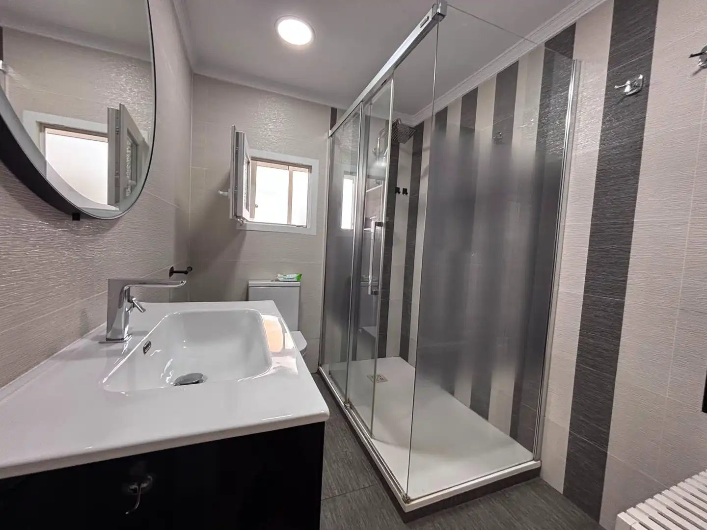 Bathroom of Flat for rent in Burjassot  with Furnished, Oven and Washing machine