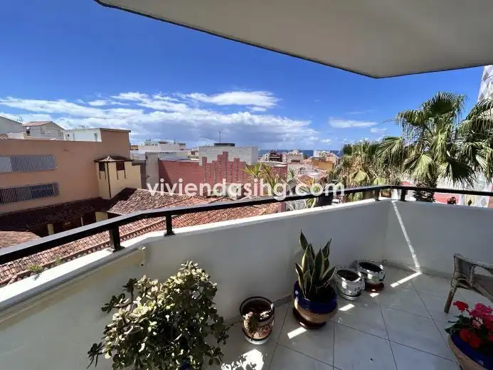 Vista exterior de Apartamento en venta en Puerto de la Cruz con Terraza, Amueblado y Horno