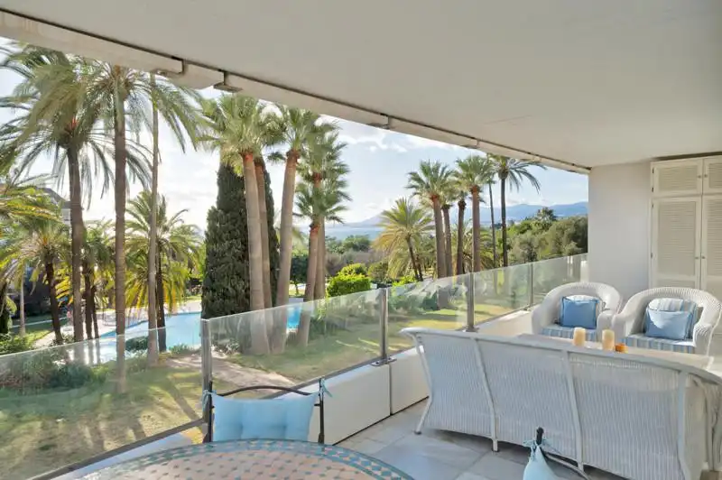 Terrasse von Wohnungen zur Miete in Marbella mit Klimaanlage, Heizung und Privatgarten
