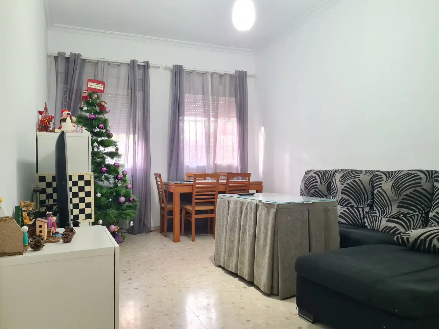 Living room of Detached homes for sale in Sevilla  with Air Conditioner, Terrace and Balcony