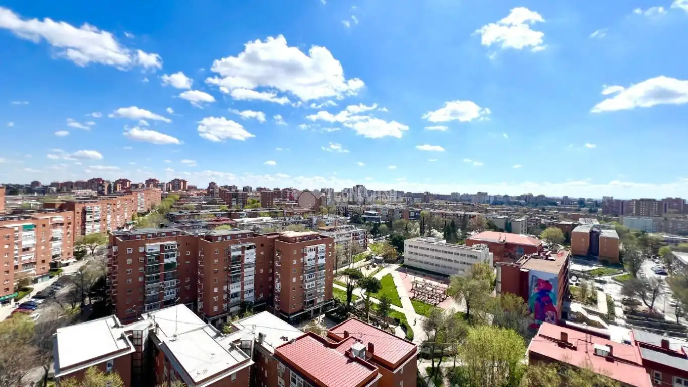 Vista exterior de Pis en venda en Madrid amb Calefacció, Terrassa i Moblat