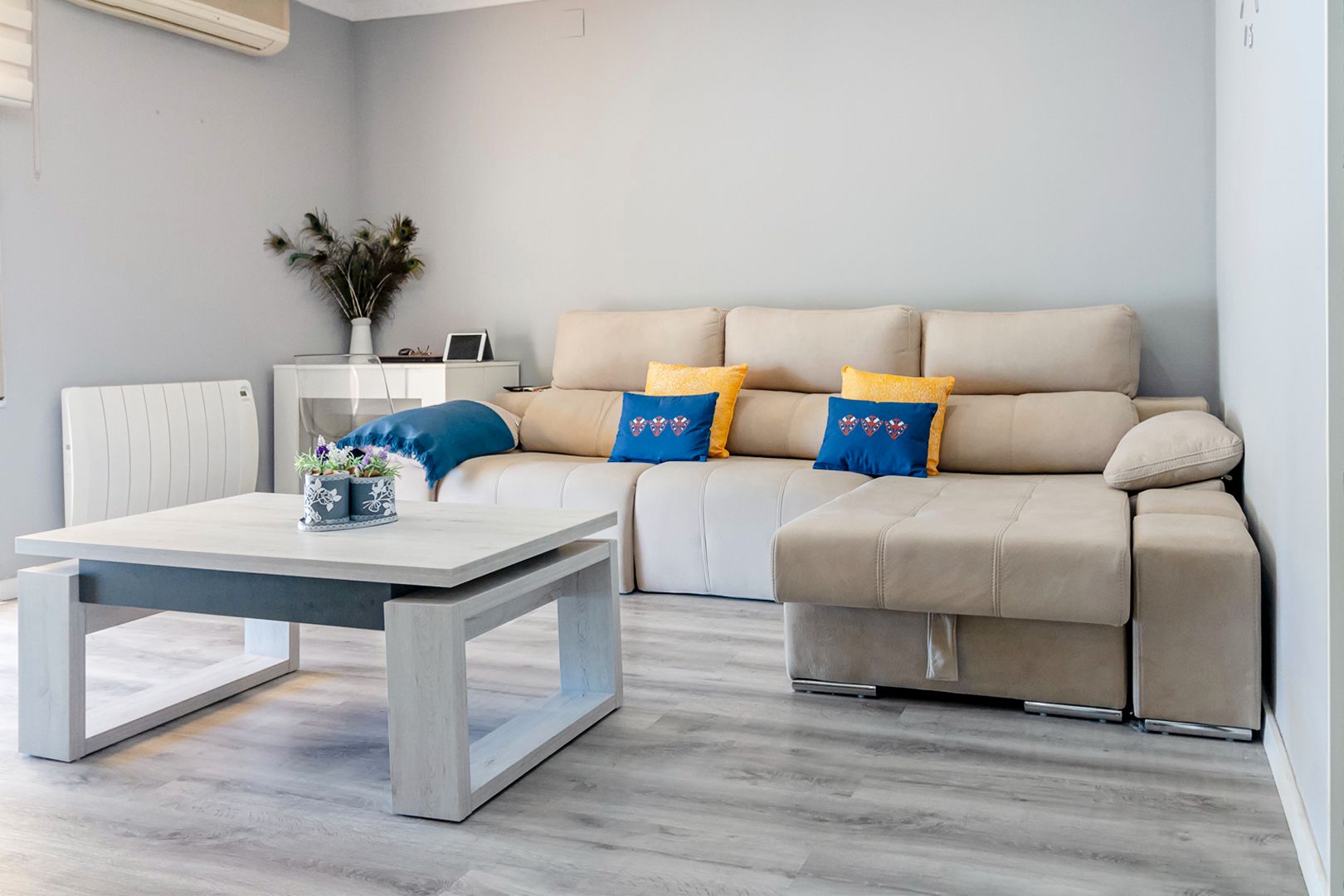 Living room of Single-family semi-detached for sale in Martorell  with Heating, Private garden and Parquet flooring