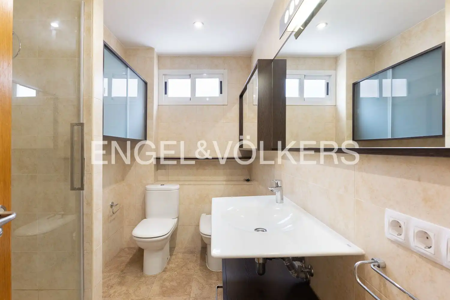 Baño de Piso en venta en Valencia con Aire acondicionado, Calefacción y Balcón