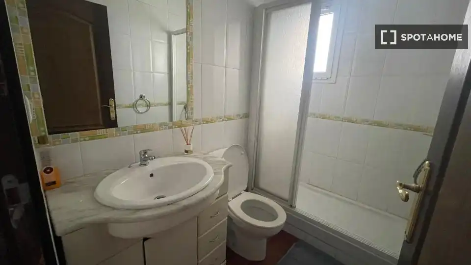 Room in Triana Este