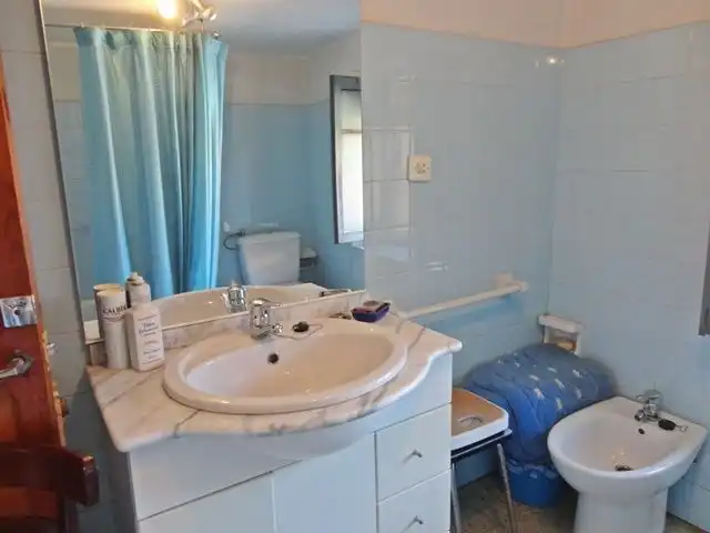 Baño de Casa o chalet en venta en Huerta de Arriba con Calefacción, Trastero y Amueblado