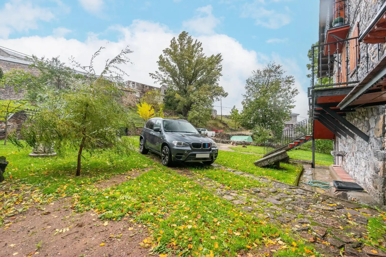 Parking de Casa o chalet en venta en Cabrillanes con Calefacción, Jardín privado y Terraza
