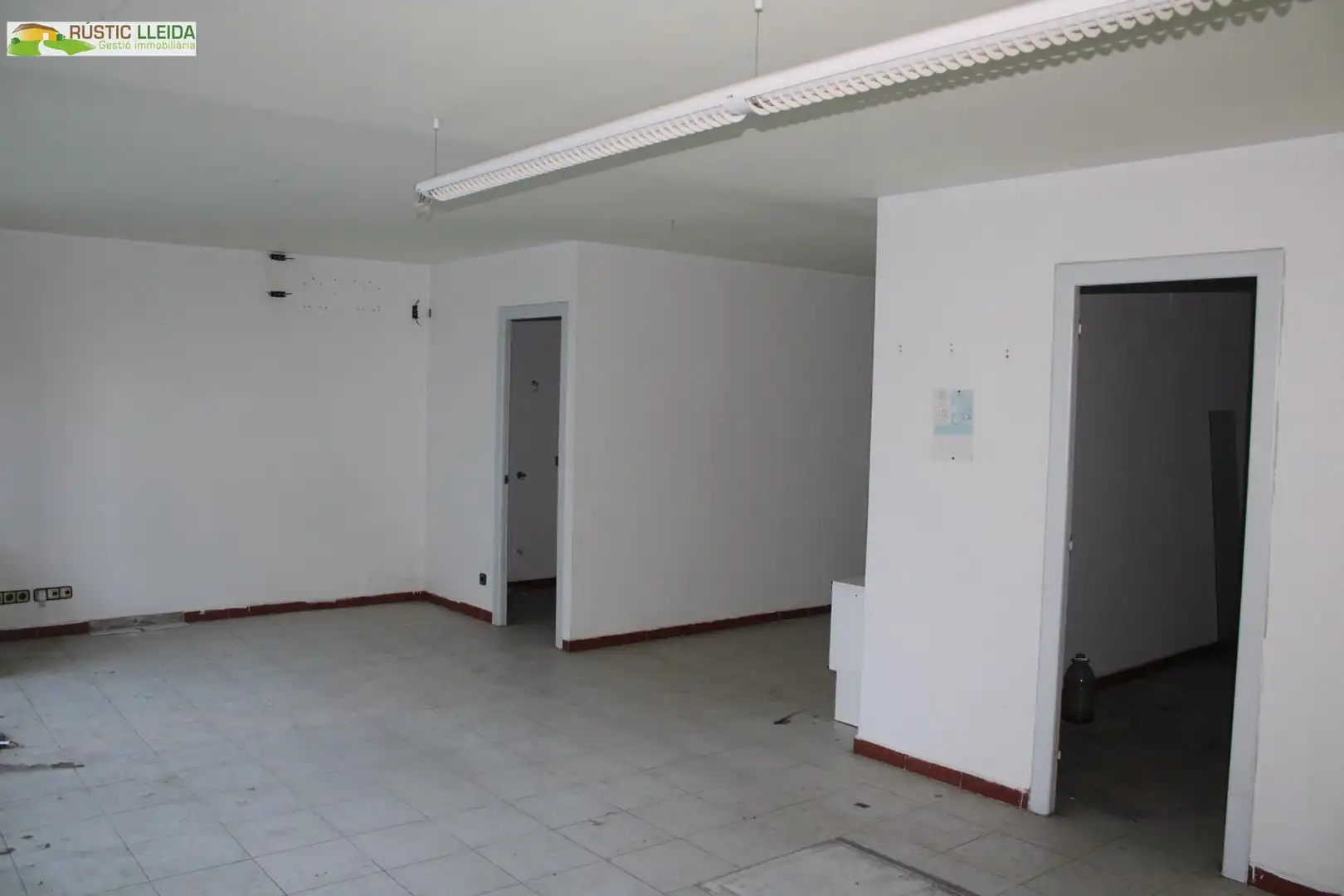 Local comercial en venda a Tàrrega, imagen 4