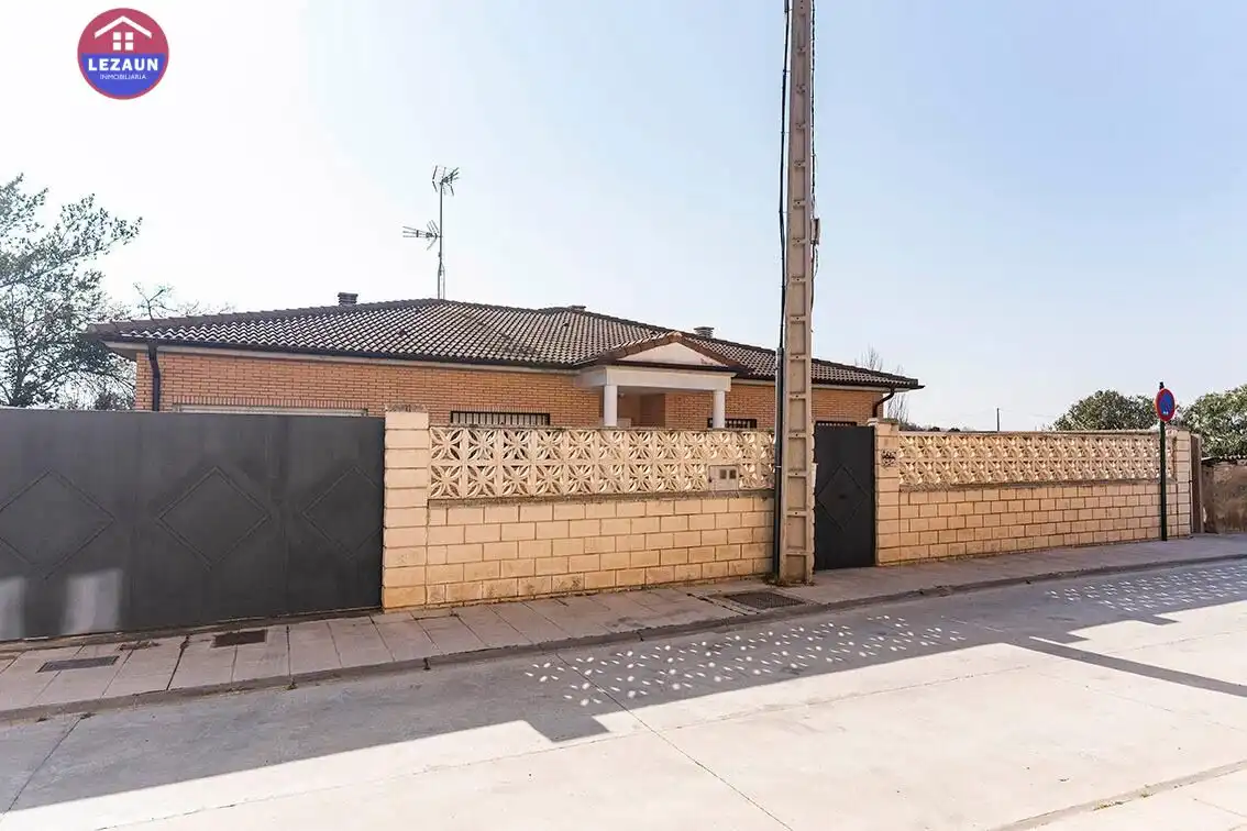 Vista exterior de Casa o chalet en venta en Marcilla con Jardín privado y Amueblado