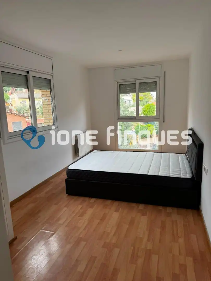 Habitación de Casa o chalet en venta en Rubí con Calefacción, Terraza y Piscina