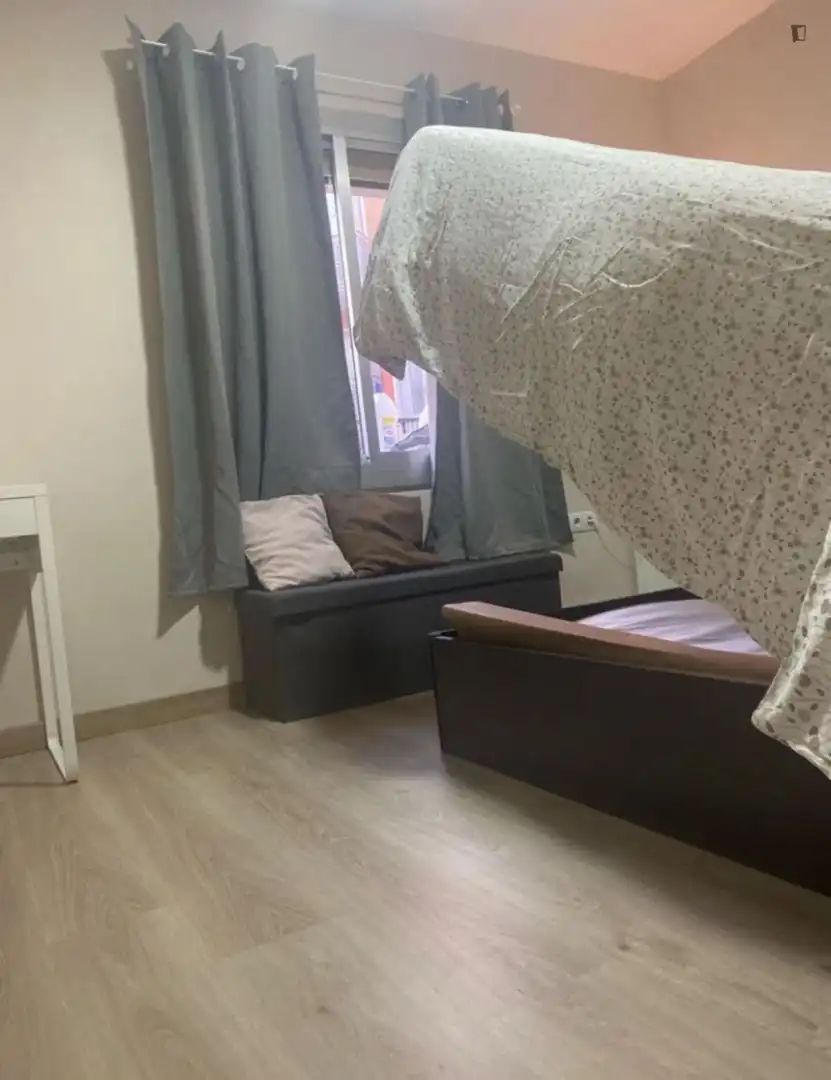 Habitación de Apartamento para compartir en L'Hospitalet de Llobregat con Calefacción, Amueblado y Horno