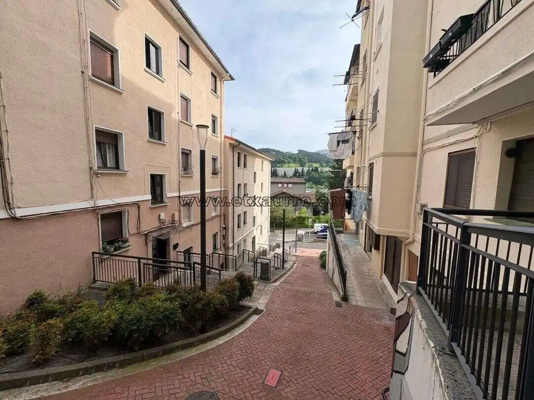 Vista exterior de Piso en venta en Laudio / Llodio con Calefacción y Balcón