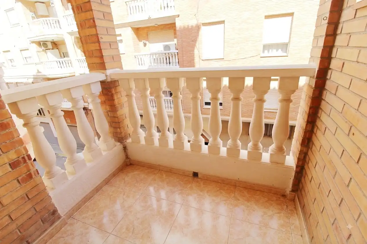 Appartamento con terrazza in vendita a Carrer de la Constitució Espanyola, imagen 4