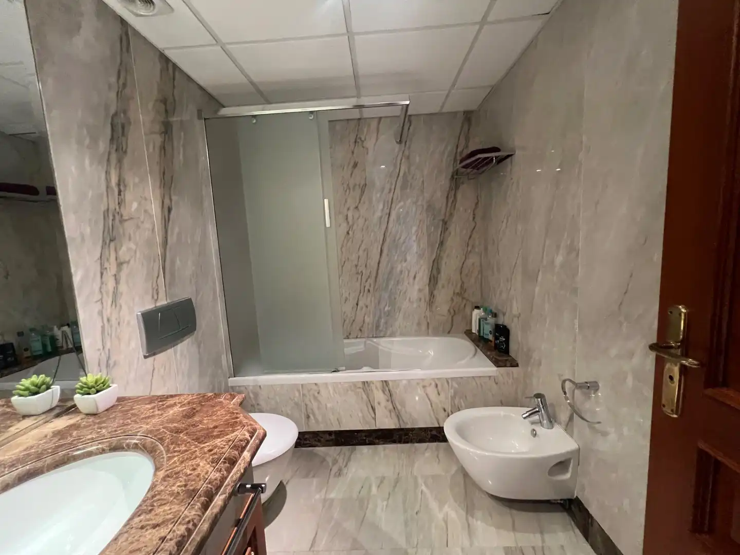 Bathroom of Flat for sale in Estepona  with Air Conditioner, Private garden and Terrace