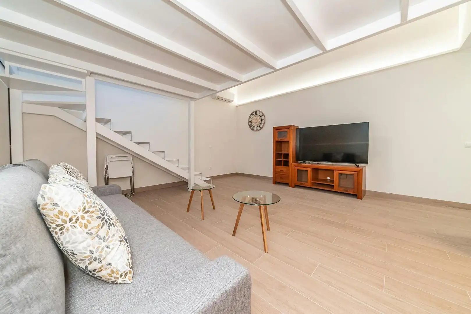 Flat for rent in Madrid  with Air Conditioner, Heating and Furnished