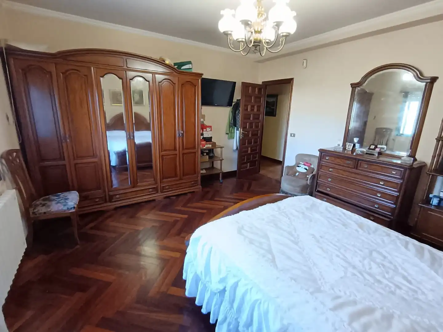 Dormitori de Casa o xalet en venda en Pontevedra Capital  amb Calefacció, Jardí privat i Parquet