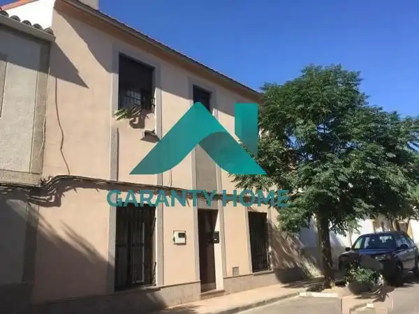 Vista exterior de Casa o xalet en venda en Cáceres amb Terrassa i Moblat