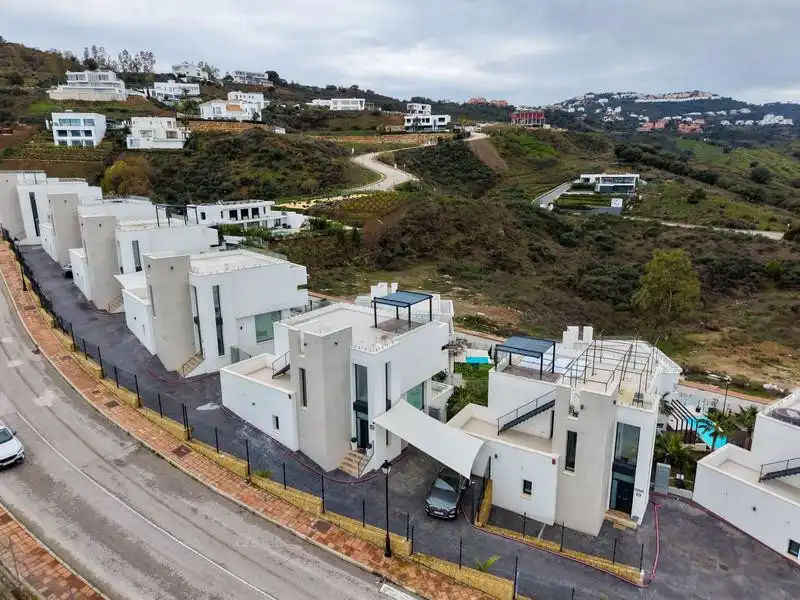 Vista exterior de Casa o xalet de lloguer en Mijas amb Aire condicionat, Calefacció i Jardí privat