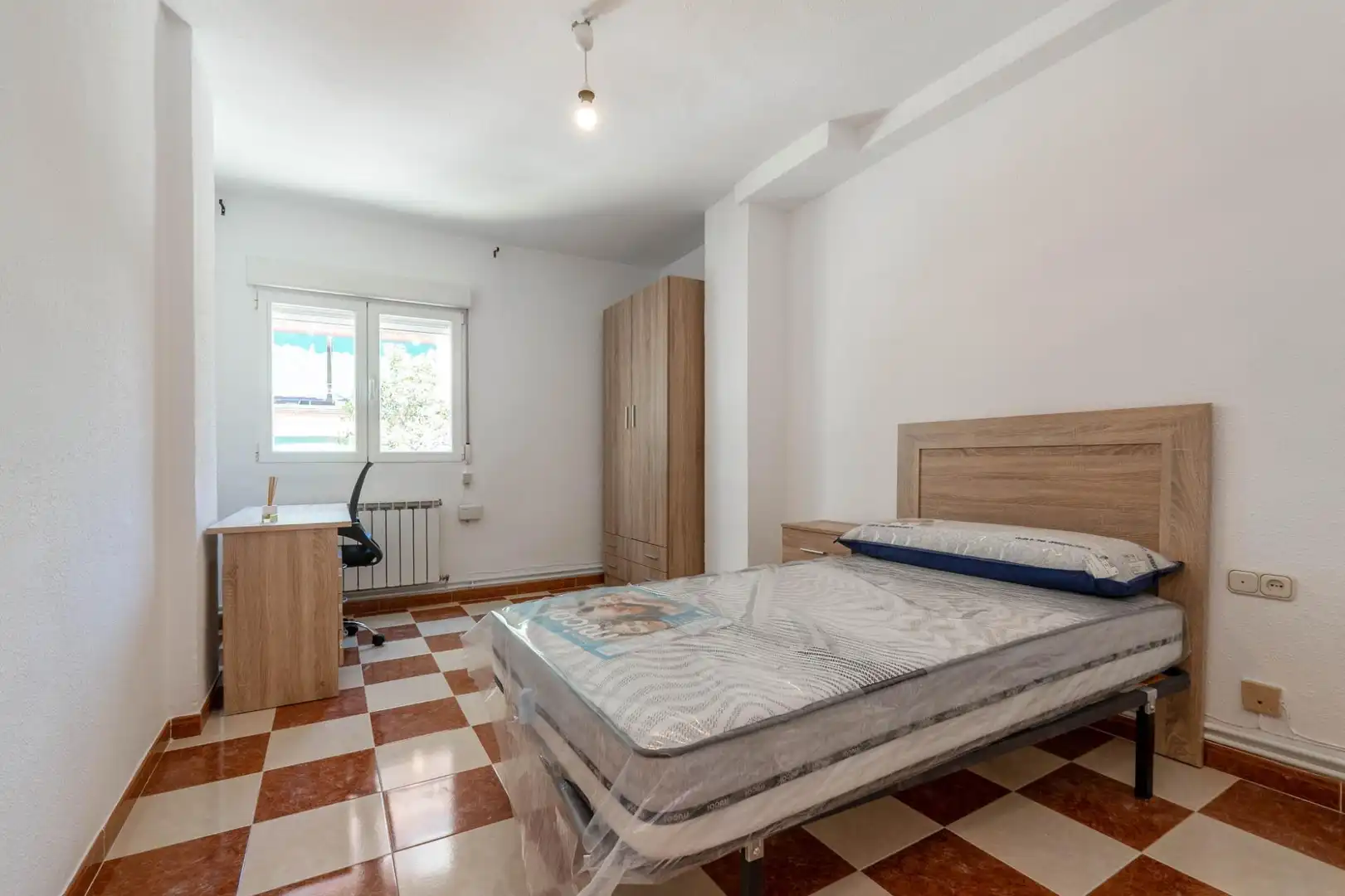 Schlafzimmer von Wohnung zur Miete in Granada mit Heizung und Möbliert