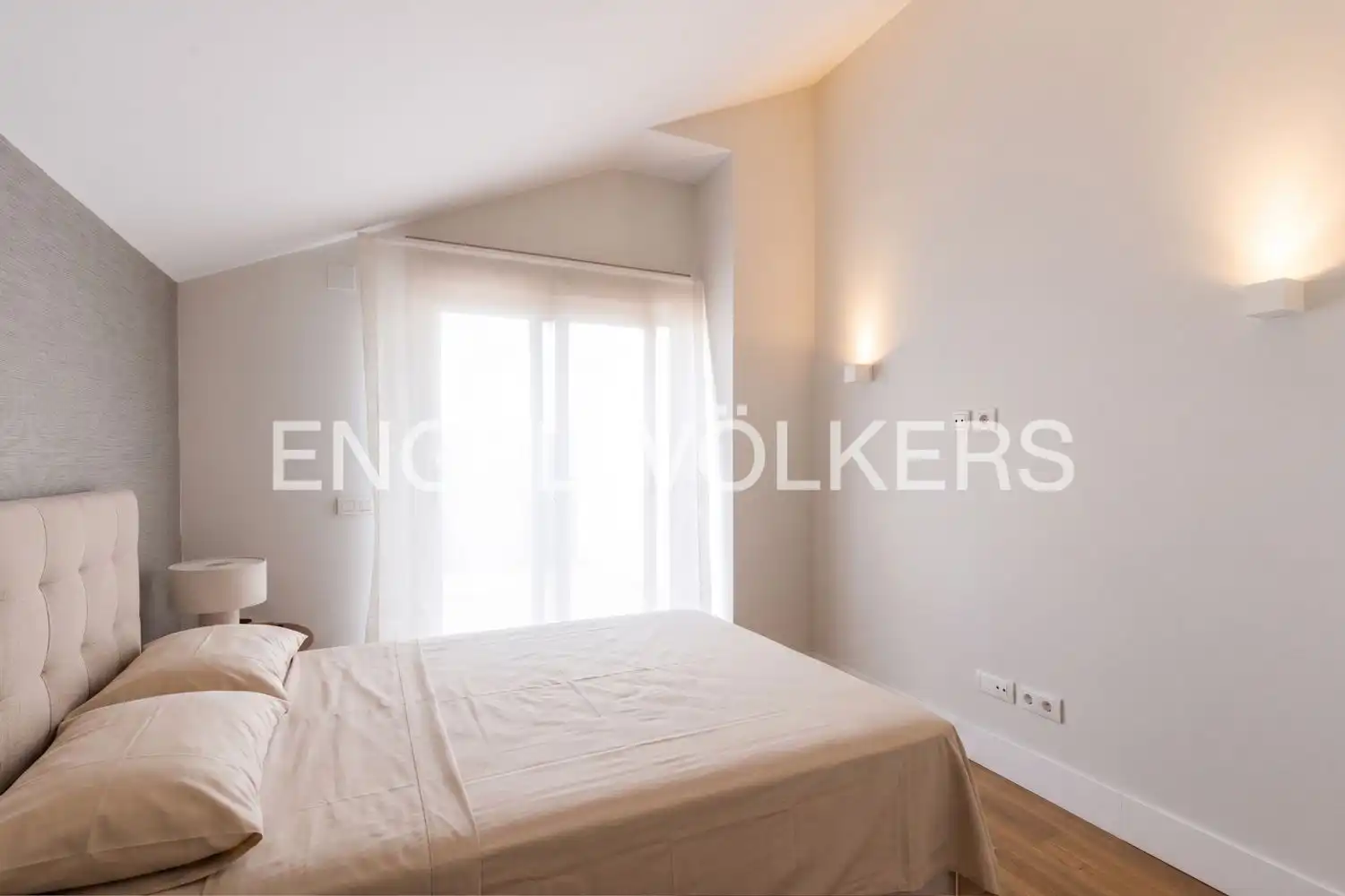 Habitación de Ático en venta en Valencia con Aire acondicionado, Calefacción y Jardín privado