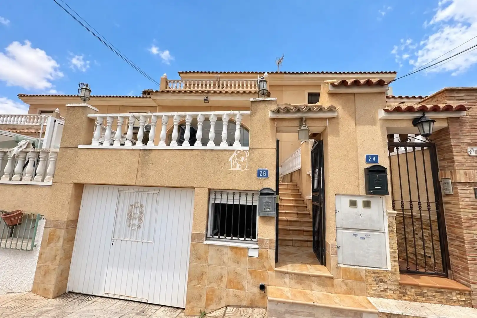 Casa a schiera con balcone in affitto a Desamparados - Hurchillo - Torremendo