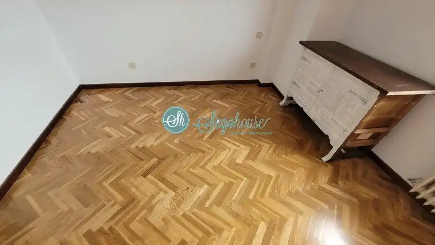 Bedroom of Flat for rent in Segovia  with Heating, Parquet flooring and Terrace