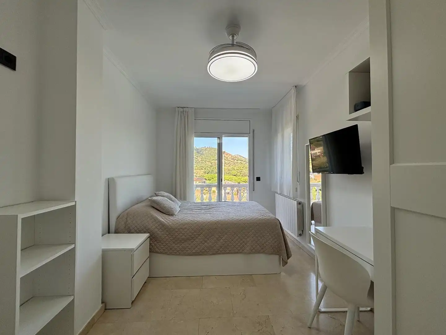 Dormitori de Casa o xalet en venda en Calella amb Aire condicionat, Jardí privat i Terrassa