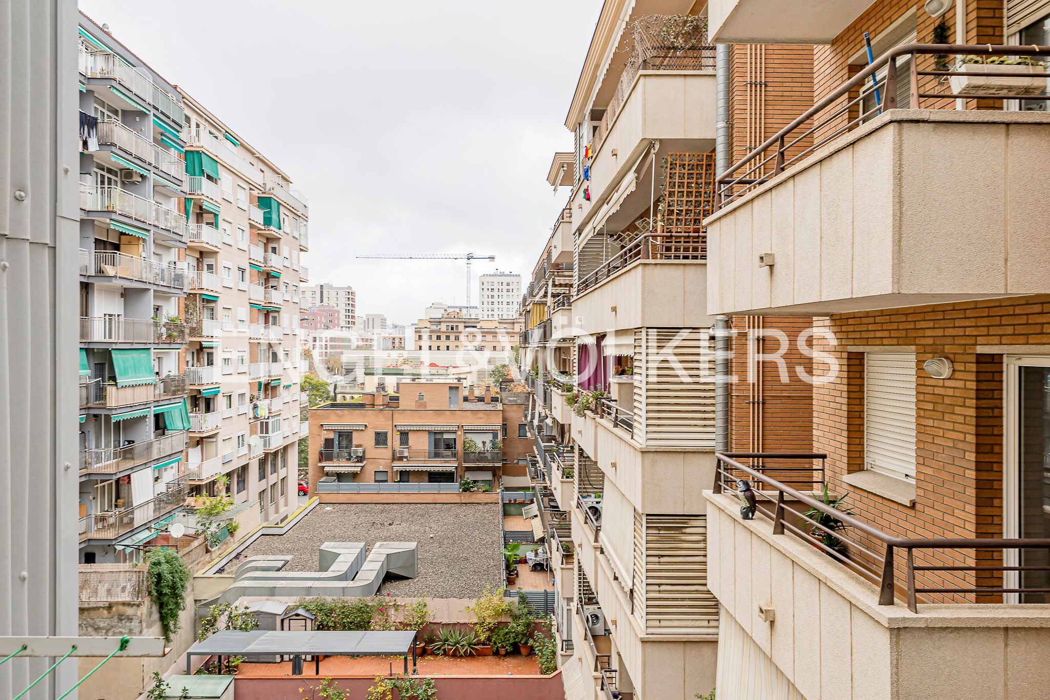 Exterior view of Apartment for sale in  Barcelona Capital  with Heating