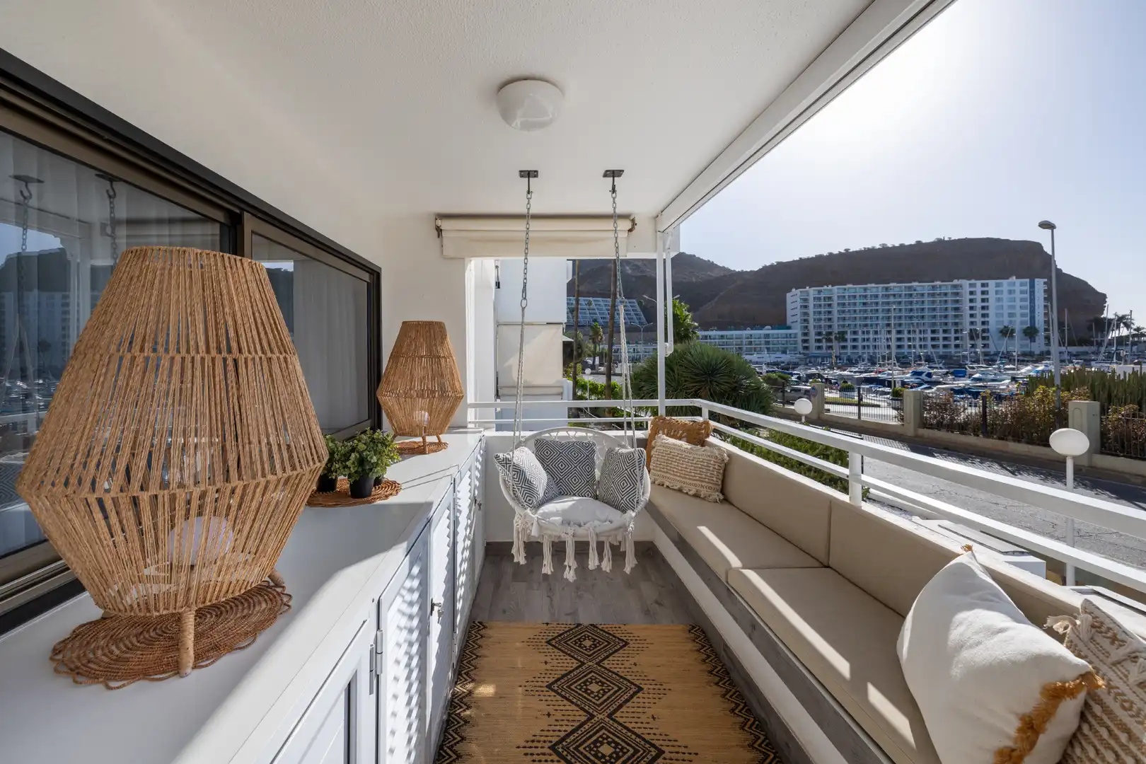 Terrasse von Wohnung zum Verkauf in Mogán mit Klimaanlage, Terrasse und Möbliert