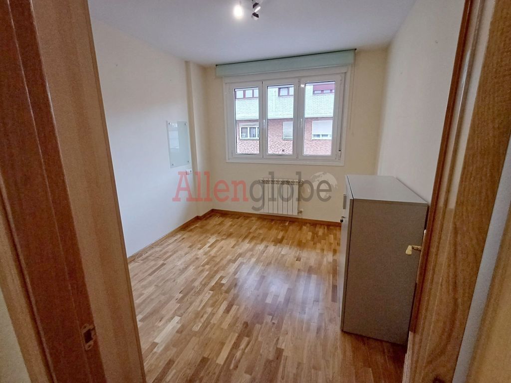 Bedroom of Flat for sale in Oviedo   with Heating and Storage room