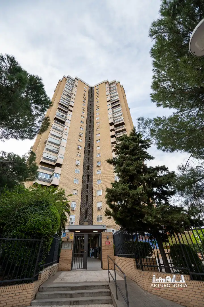 Vista exterior de Piso de alquiler en Madrid con Aire acondicionado, Trastero y Lavadora