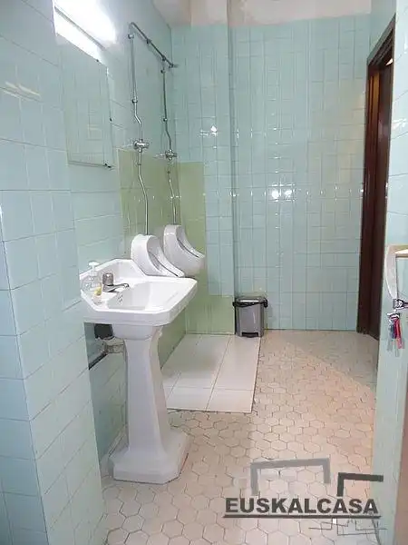 Baño de Oficina en venta en Bilbao  con Calefacción